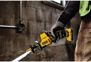 Пила шабельна акумуляторна DeWALT, 10.8/12В XR Li-lon, безщіткова, 0 - 2800 ход/хв, величина ходу 16 мм, вага 1.38 кг, без акумуляторів та ЗП, TSTAK №5