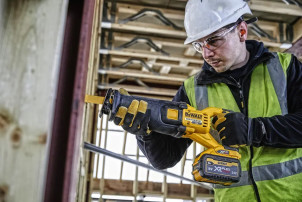 Пила шабельна акумуляторна DeWALT, 54В XR FLEXVOLT Li-lon 3 Аг, 0 - 3000 ход/хв, величина ходу 28.6 мм, вага 3.54 кг, TSTAK №7