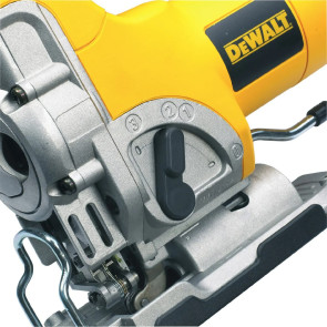 Пила лобзикова мережева DeWALT, 701 Вт, 0 - 3100 ход/хв, максимальна глубина пропилу (дерево) - 130 мм, вага 2.6 кг, валіза TSTAK №4