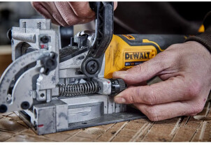 Фрезер акумуляторний безщітковий DeWALT DCW682N №13